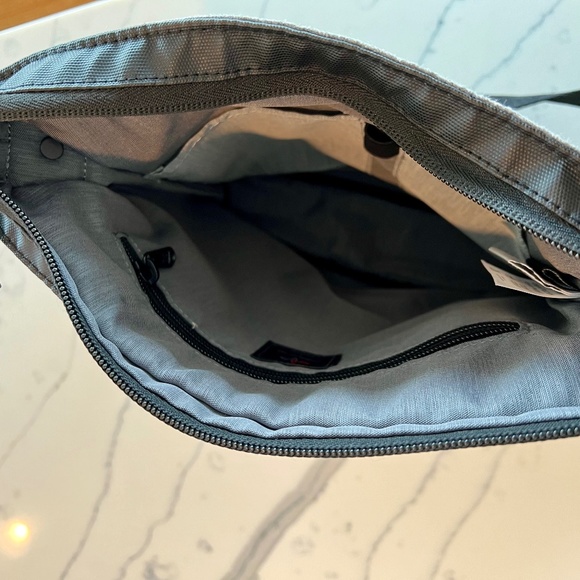 Sherpani x Ascentials PRO Messenger / Crossbody bag - Picture 3 of 6